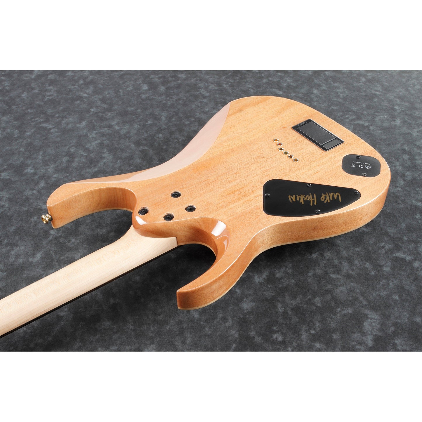 e7bc89_LHM1_TGG_1P_01_CU_Body_BackTMMFiH0STaq7c