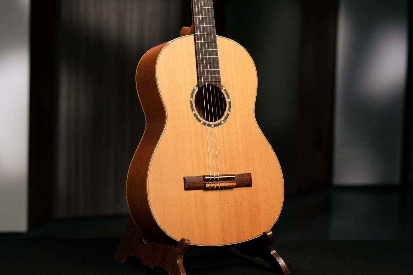 ORTEGA Family Series 4/4 Slim Neck Konzertgitarre 6 String - Zeder / Mahagoni Natur + Bag, R122SN