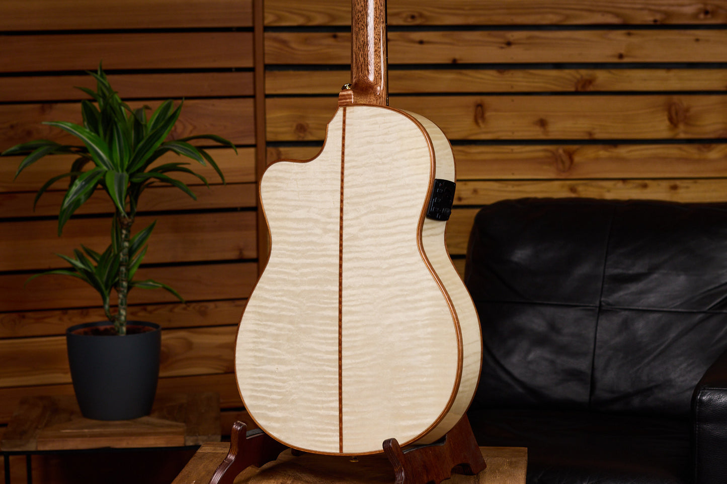 BRIDESUITECE ORTEGA The Private Room 4/4 Konzertgitarre 6-String - Natural + Gigbag