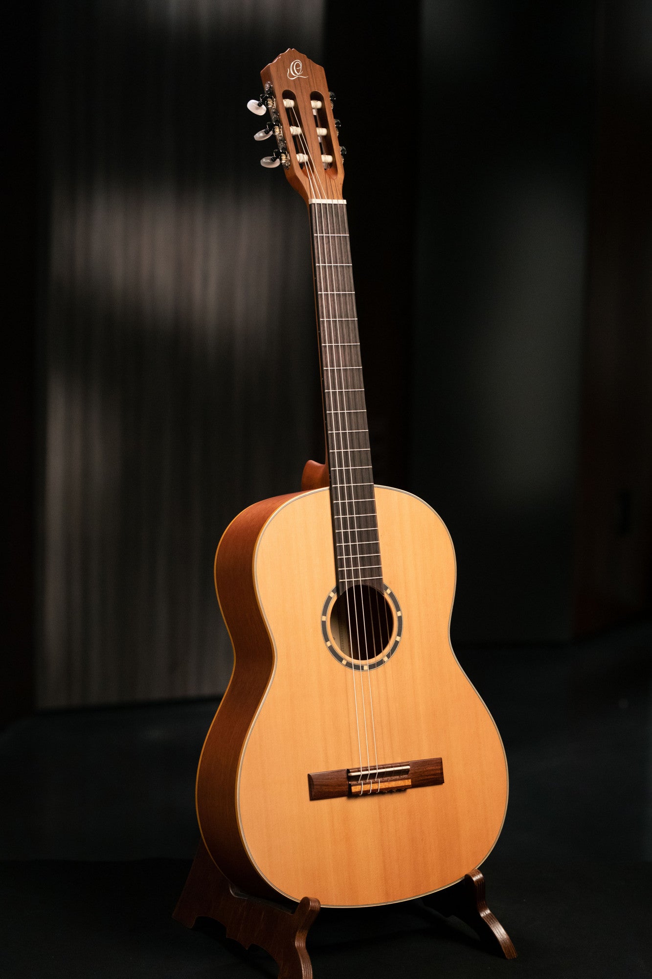 ORTEGA Family Series 4/4 Slim Neck Konzertgitarre 6 String - Zeder / Mahagoni Natur + Bag, R122SN