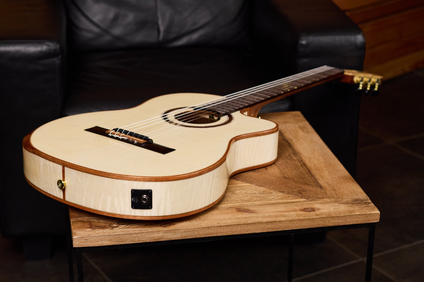 BRIDESUITECE ORTEGA The Private Room 4/4 Konzertgitarre 6-String - Natural + Gigbag